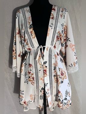 Floral Lace-Trim light weight cardigan - White with Peach Floral